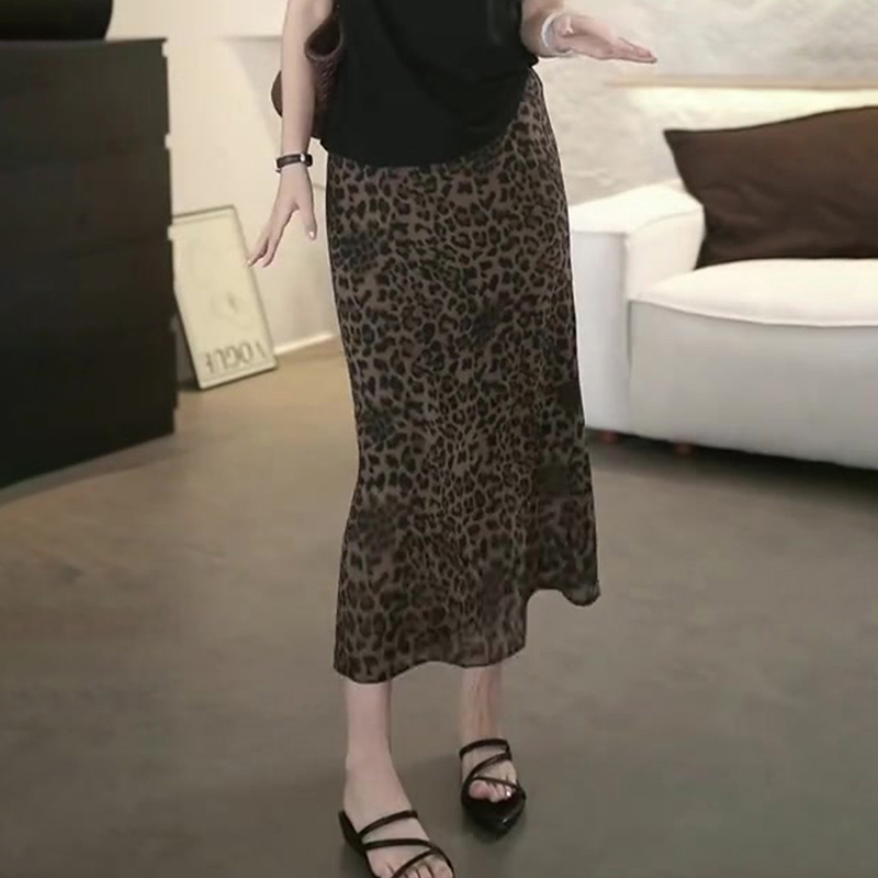 Retro Leopard Print Skirt for Women Summer 2026 New High-Waisted Slimming Look Fashionable and Versatile Casual A-Line Hip-Hugging Long Skirt Retro Leopard Print Skirt for Women Summer 2026 New High-Waisted Slimming Look Fashionable and Versatile Casual A-Line Hip-Hugging Long Skirt