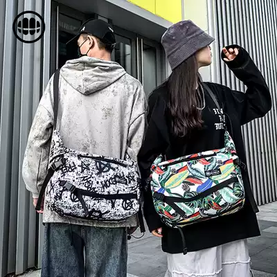 2020 new large-capacity Korean college student tide brand graffiti messenger shoulder bag male street female ins style all-match