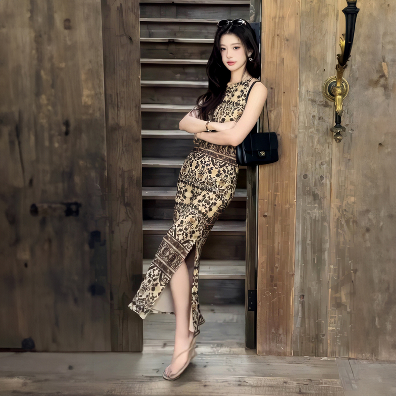 French Retro Heavy-Duty High-End Positioning Print Halter Neck Dress for Women, 2026 Summer New Style, Waist-Cinching Slimming Long Dress