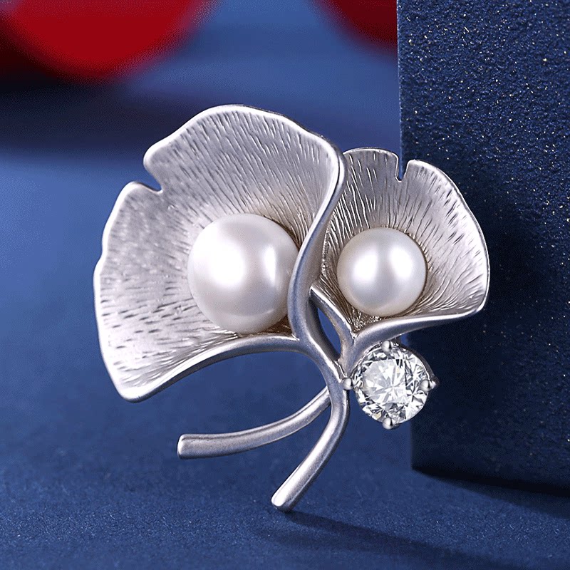 High-grade brooch women's natural freshwater zhen corsage simple fashion Japanese and Korean blazer sweater accessories apricot leaves