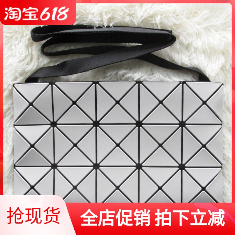 Japanese specialist ISSEY MIYAKE 3*5 Slip Square Single Shoulder Pack in December Beijing spot