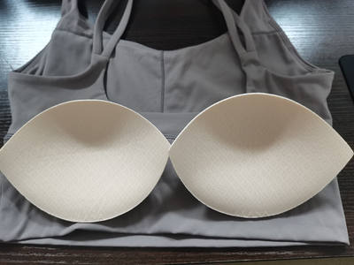 LEANA yoga wear comes standard with chest pads, chest jackets, vests, sports bras, chest pads, breathable sponge pads and inserts for women