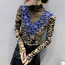 Tide Card Fashion Embroidered T-shirt Woman 2022 Autumn Winter New Sexy Mesh Yarn Beat Undershirt Long Sleeve Semi-High Collar Blouse