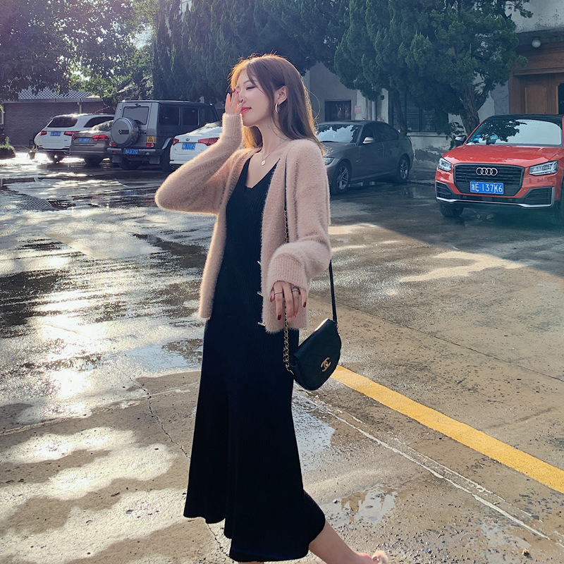 Autumn and winter Royal sister light cooked wind foreign school age-reducing suit Female fashion temperament knitted suspender dress two-piece set