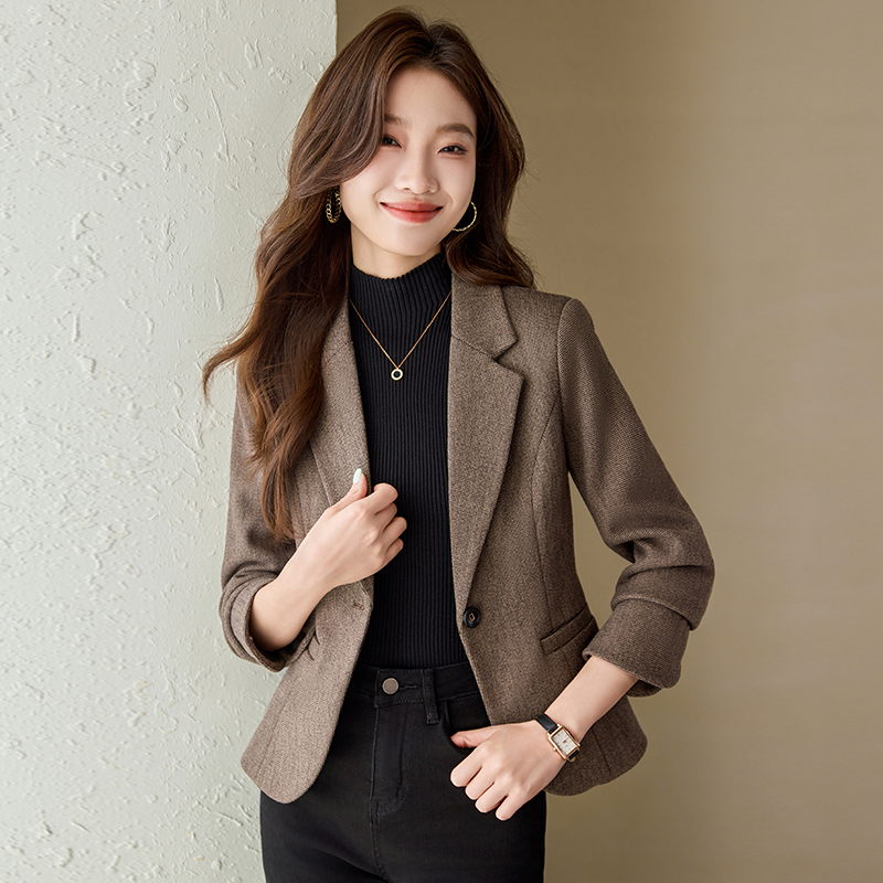 Brown Blazer for Petite Women 2026 New Autumn and Winter Slim Fit Short Style Slimming Casual Women's Woolen Suit
