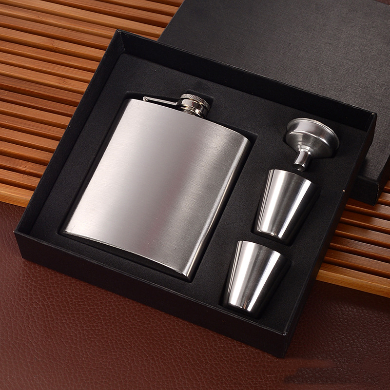 Stainless steel hip flask with is suing portable little hip thickening flat liquor bottles of wine home mini kettle