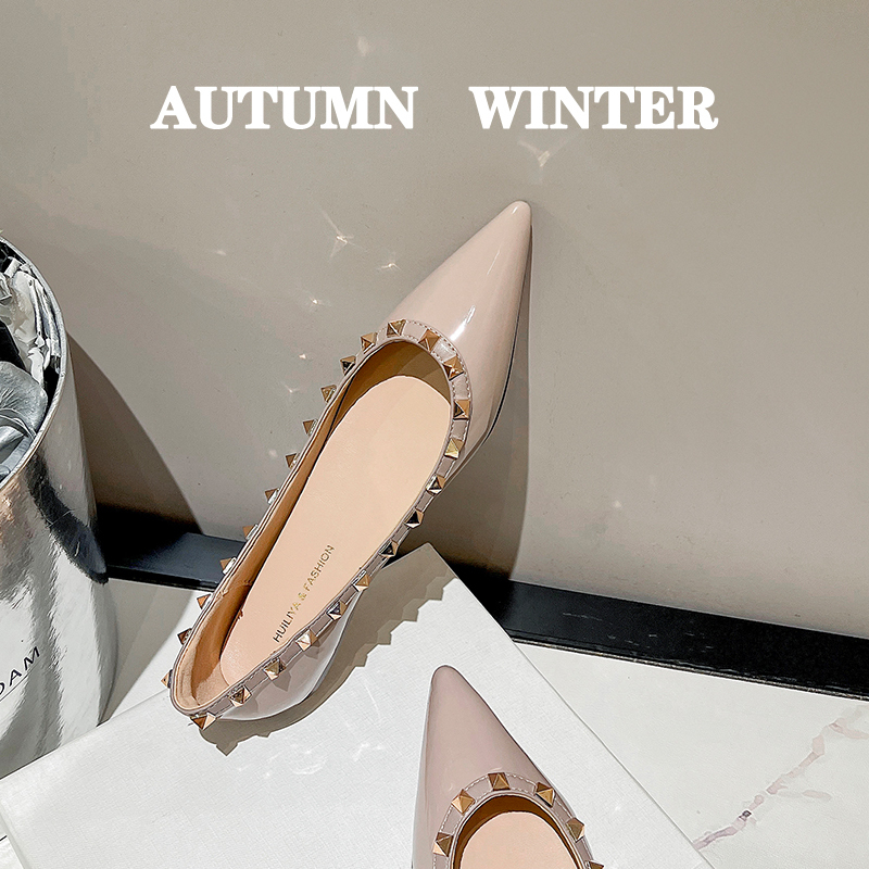 Genuine Leather French-Style Pointed-Toe Women's Pumps with Shallow Mouth, Studded Patent Leather, Evening Style, Gentle Soft-Soled Flat Shoes Genuine Leather French-Style Pointed-Toe Women's Pumps with Shallow Mouth, Studded Patent Leather, Evening Style, Gentle Soft-Soled Flat Shoes