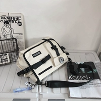 Белый значок, подвеска