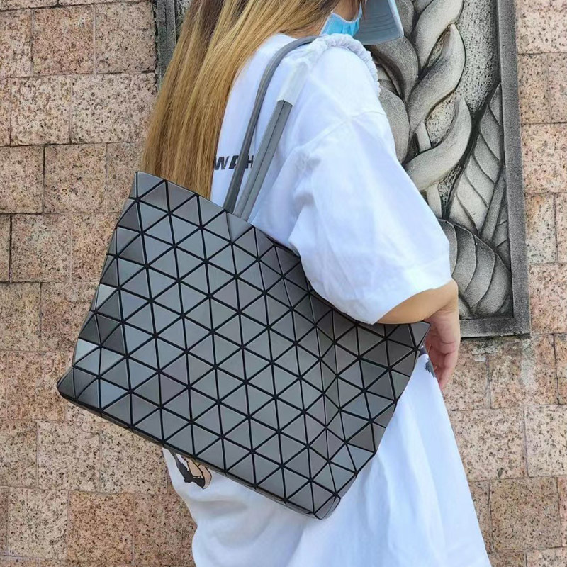 Japanese Quilted Bag Bateau Matte Quilted Geometric Handbag Shoulder Tote Bag Commuter Large Capacity Crystal Bag