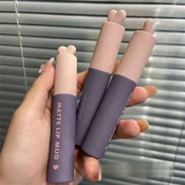 The glaze girl lipstick female student lipstick and mist matte filament without a cup is not easy to lose color cheek dual-use cheek parity