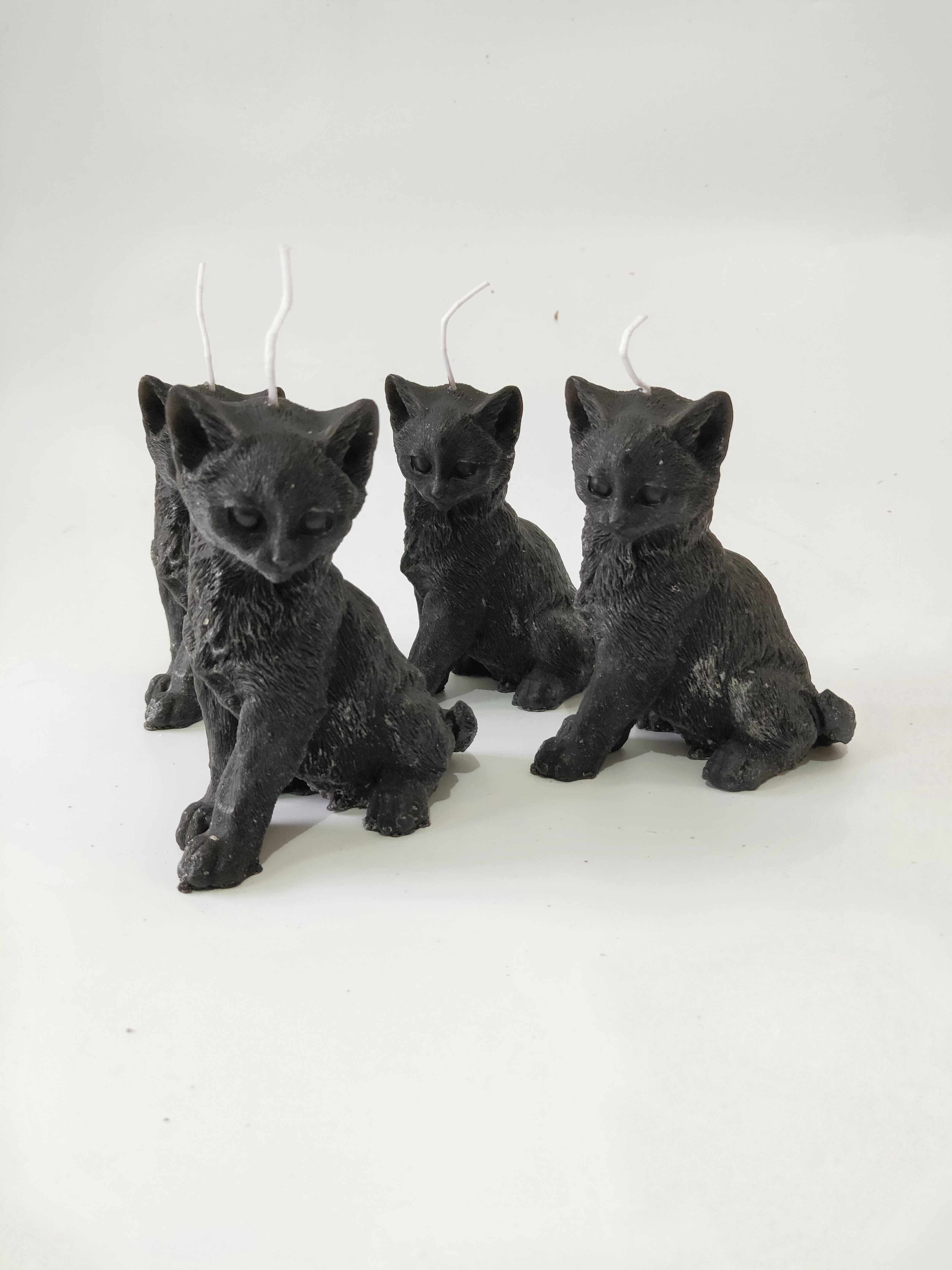 Black Paraffin material cat-shaped candle in the shape of a