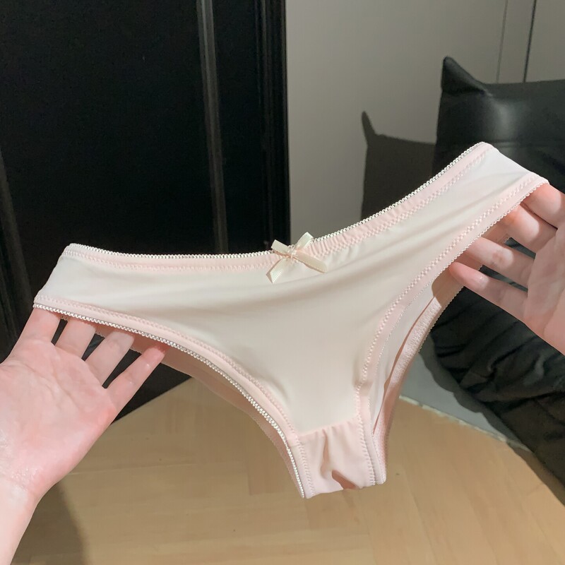 Silky Ice Silk T-Shaped Panties for Women, Low-Waist, Semi-Coverage Briefs, Sexy Tight-Fitting with Bow, Fall 2026 Silky Ice Silk T-Shaped Panties for Women, Low-Waist, Semi-Coverage Briefs, Sexy Tight-Fitting with Bow, Fall 2026