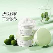 Australia Landei Pregnant Woman Caressing Frost of Vitriolic Olive Oil to Prevent Pregnancy Skin Line Downplay Postnatal Grain