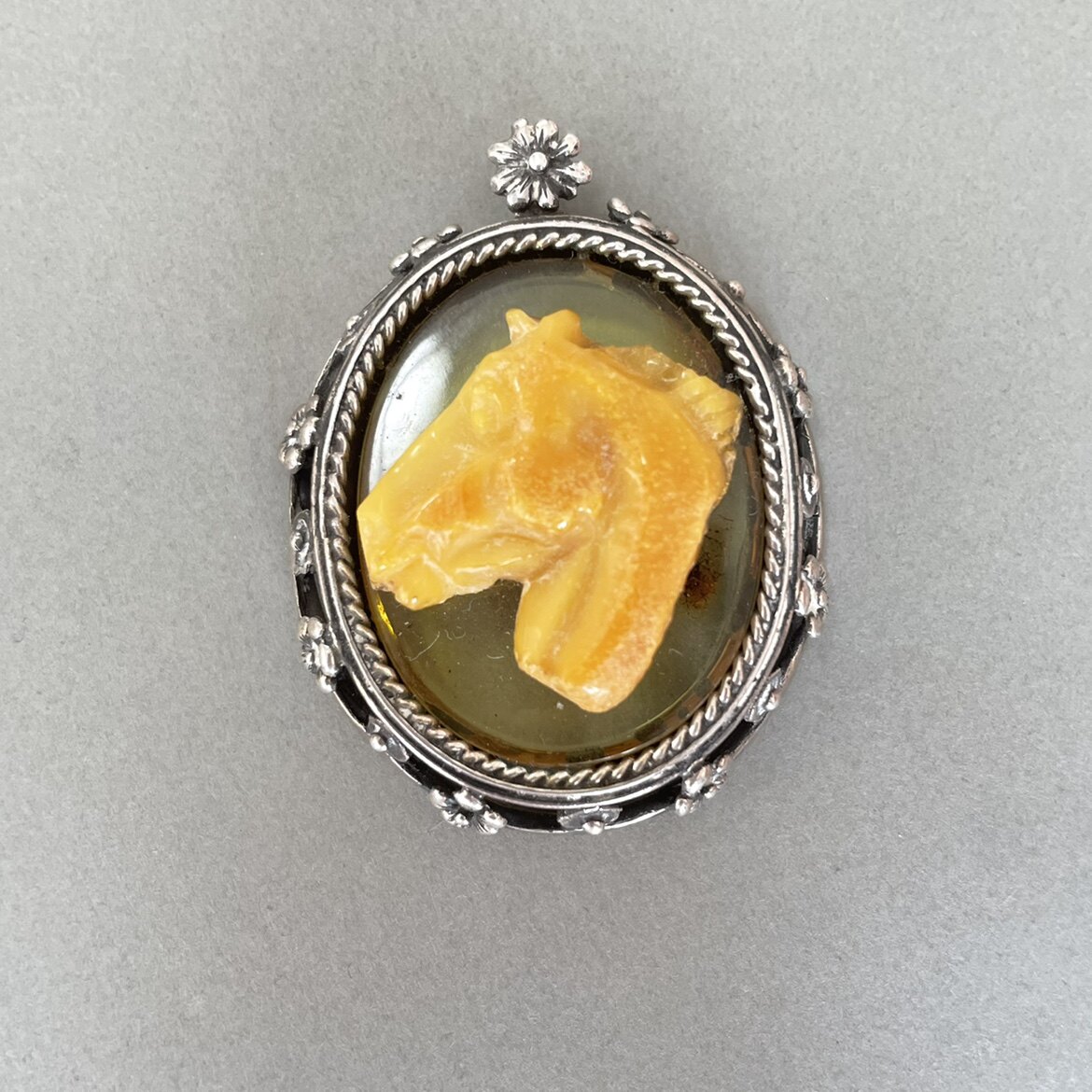 (Domestic Spot) 19 8 gr Honey wax Carmeo Antique pendant