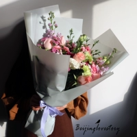 Смешанный и сопоставленный стиль букета