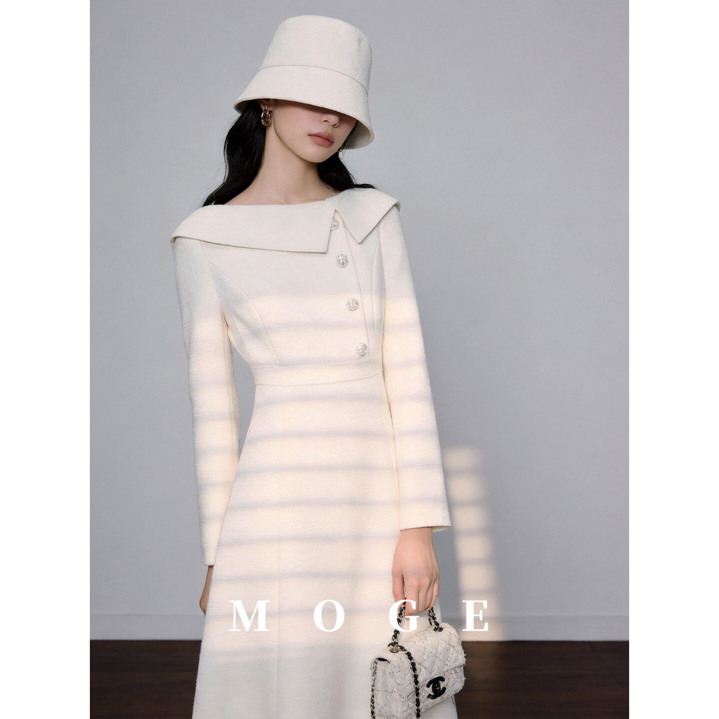 MOGE ヘイレススタイル シャネル風 オフショルダーカラー フィットウエストドレス、2026年春新作