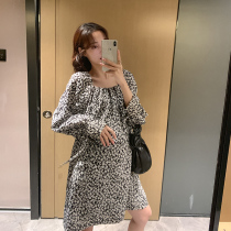 Pregnant women autumn dress 2021 new fashion floral chiffon small pregnant woman dress medium long trendy mom