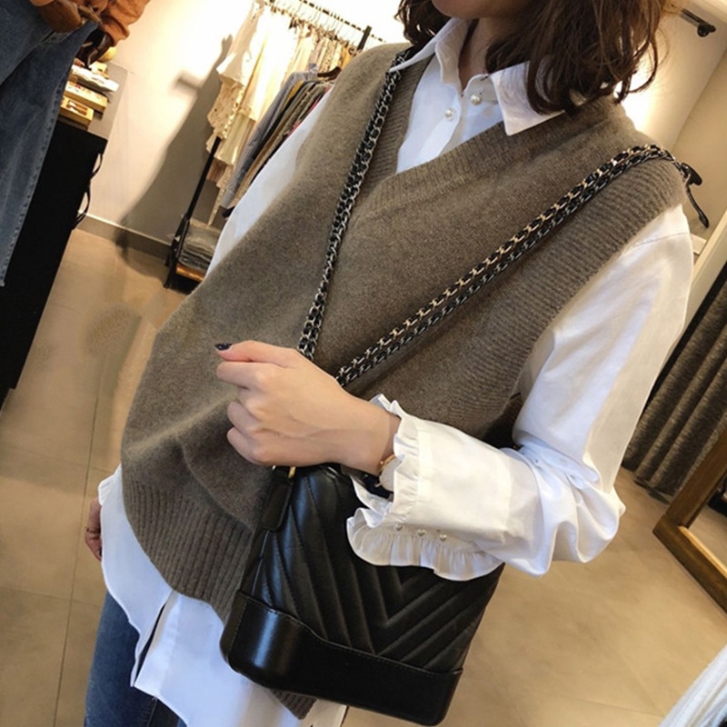 Vest vest coat 2021 new autumn and winter knitting female outer and v - collar version of vintage cashmere sweater clamp