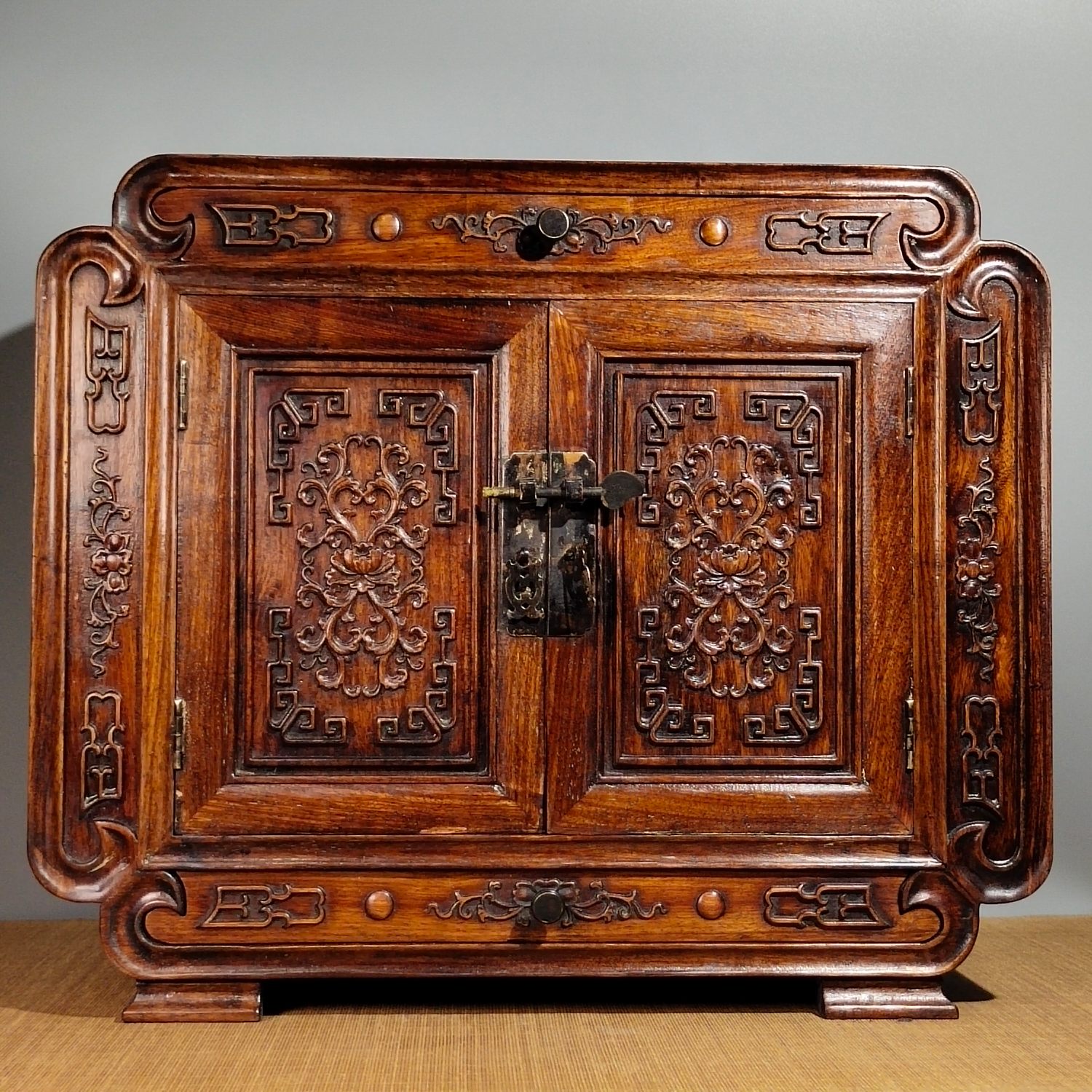 Ancient Play Miscellaneous Collection Wooden Ware Collection Treasured Flowers Pear Wood Relief Tangled Lotus Flower Multifunction Cabinet Home Swing Accessories