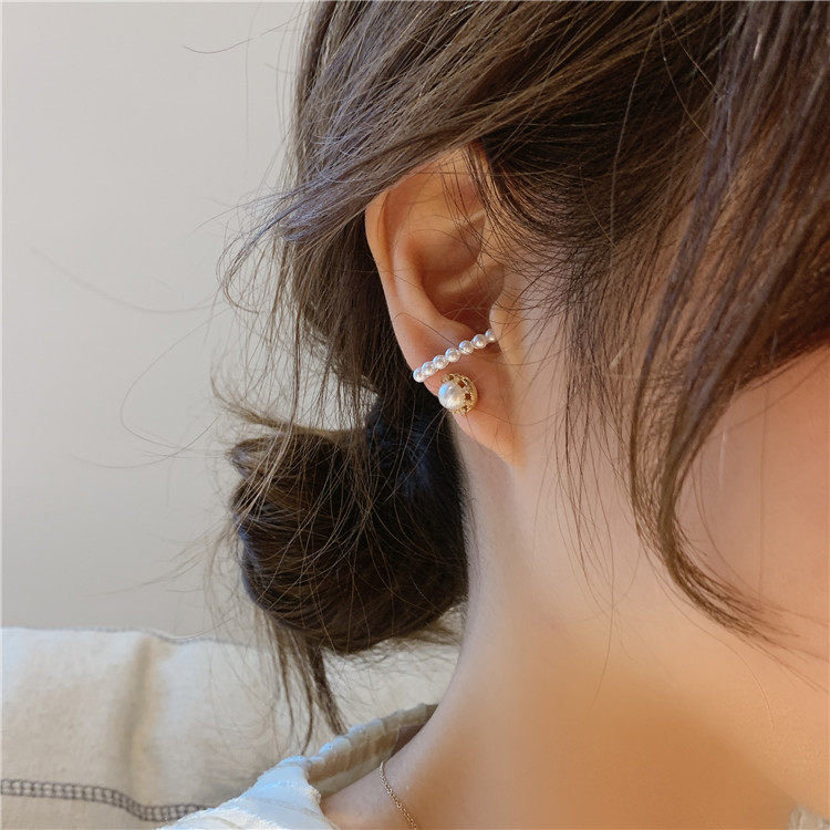 South Korea East Gate New Earrings Hepburn Wind Pearl Earrings South Korea East Gate Double Effect Earrings Ear Needles Female