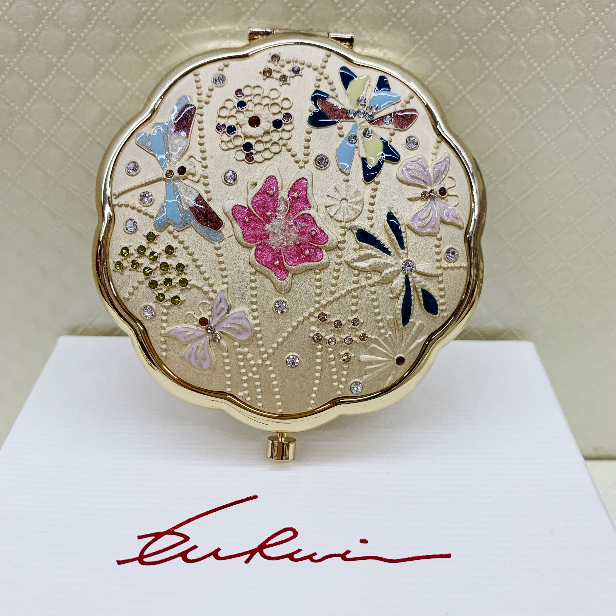 Russian Small Mirror Flower Polygon Bifacial Portable Fashion A Carry-on of the Euro-style Harbin Commemorates