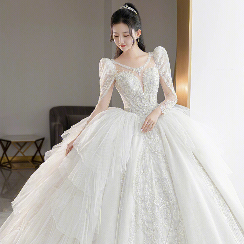  XL+White land model (unprovable part of a single wedding dress)  