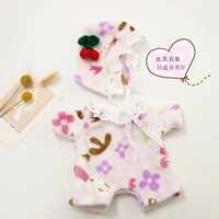 Маленькая вишневая шляпа с платьем