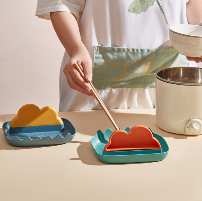 Kitchen Table Noodle sitting style with pan lid chopping board Chopping Board stock shelf Pan Spade Soup Spoon Shelving Shelf cloud cover shelf Desktop