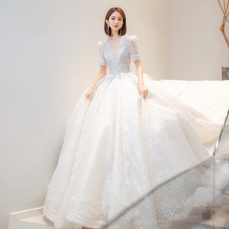 Main wedding dresses 2022 new brides Summer temperament Chinese sleeves V collar small lavish retro style drag tail