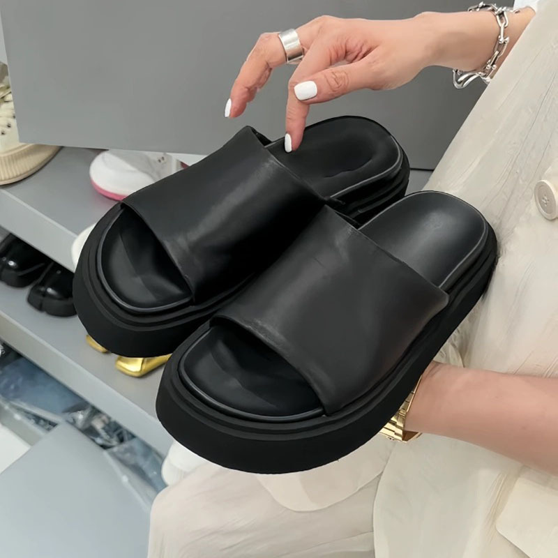 European Station 2025 New Genuine Leather Casual Slip-On Versatile Thick-Soled Non-Slip Beach Sandals for Women for Summer Outdoor Wear