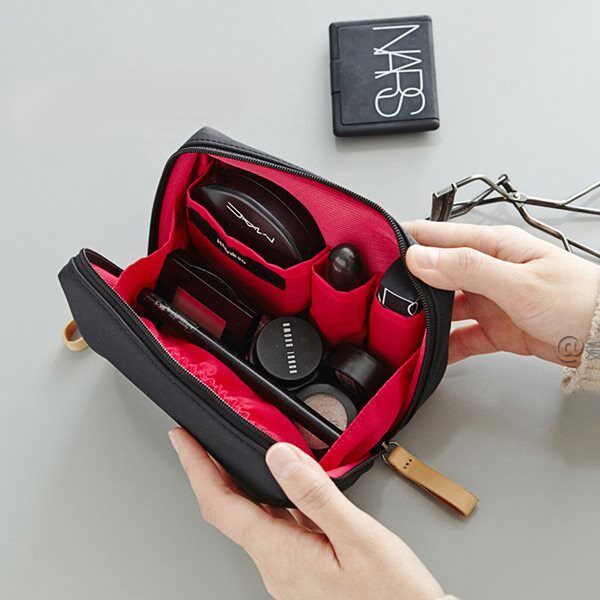 Makeup bag about Lady mini wassh bag small size hand in the hand