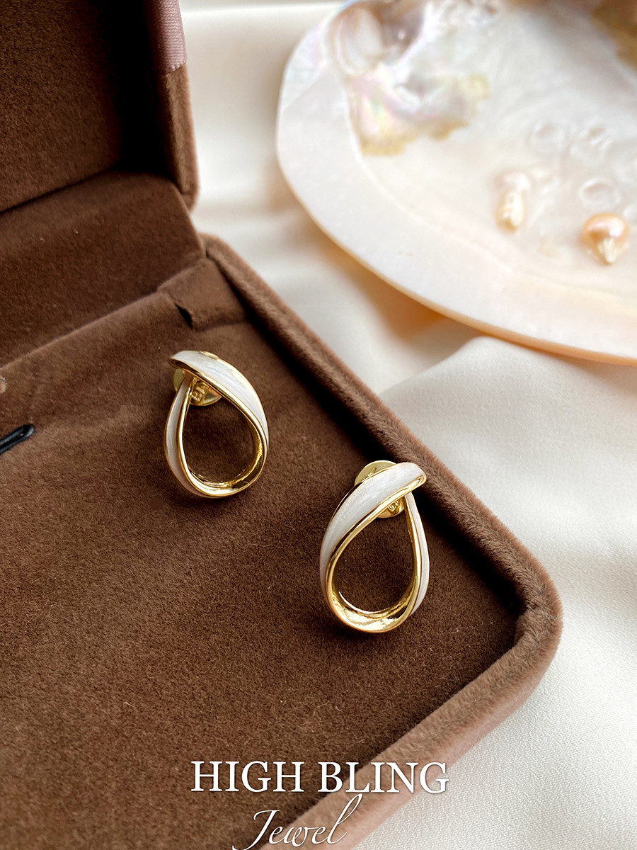 The French style retro temperament elegant silk with tea tie-shaped earrings earring silver needle mosquito coil ear clip without pain and no ear