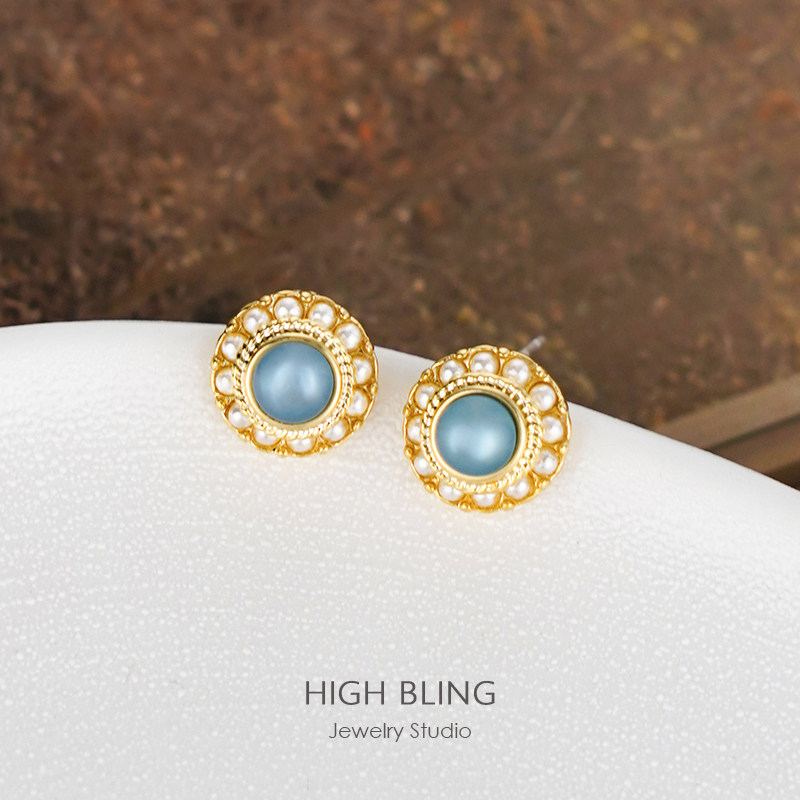 Retro French Morandi Sapphire ear-nails female ear holes mosquito incense plate ear with light luxury high-sense silicone