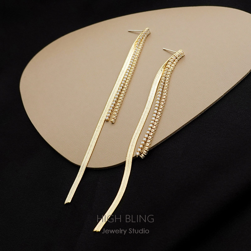 Trendy Superior Sense Temperament Long Version Flow Suzirite Snake Bone Chain Display Slim Ear Adorned Female Mosquito Coil Pan Ear Clip S925 Silver Pin