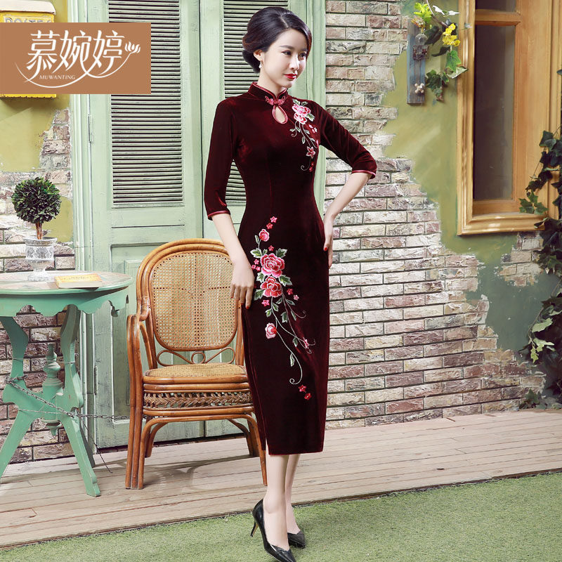 Middle-aged and elderly gold velvet cheongsam women's long-sleeved mother's dress spring dress women's mid-length dress plus size wedding dress