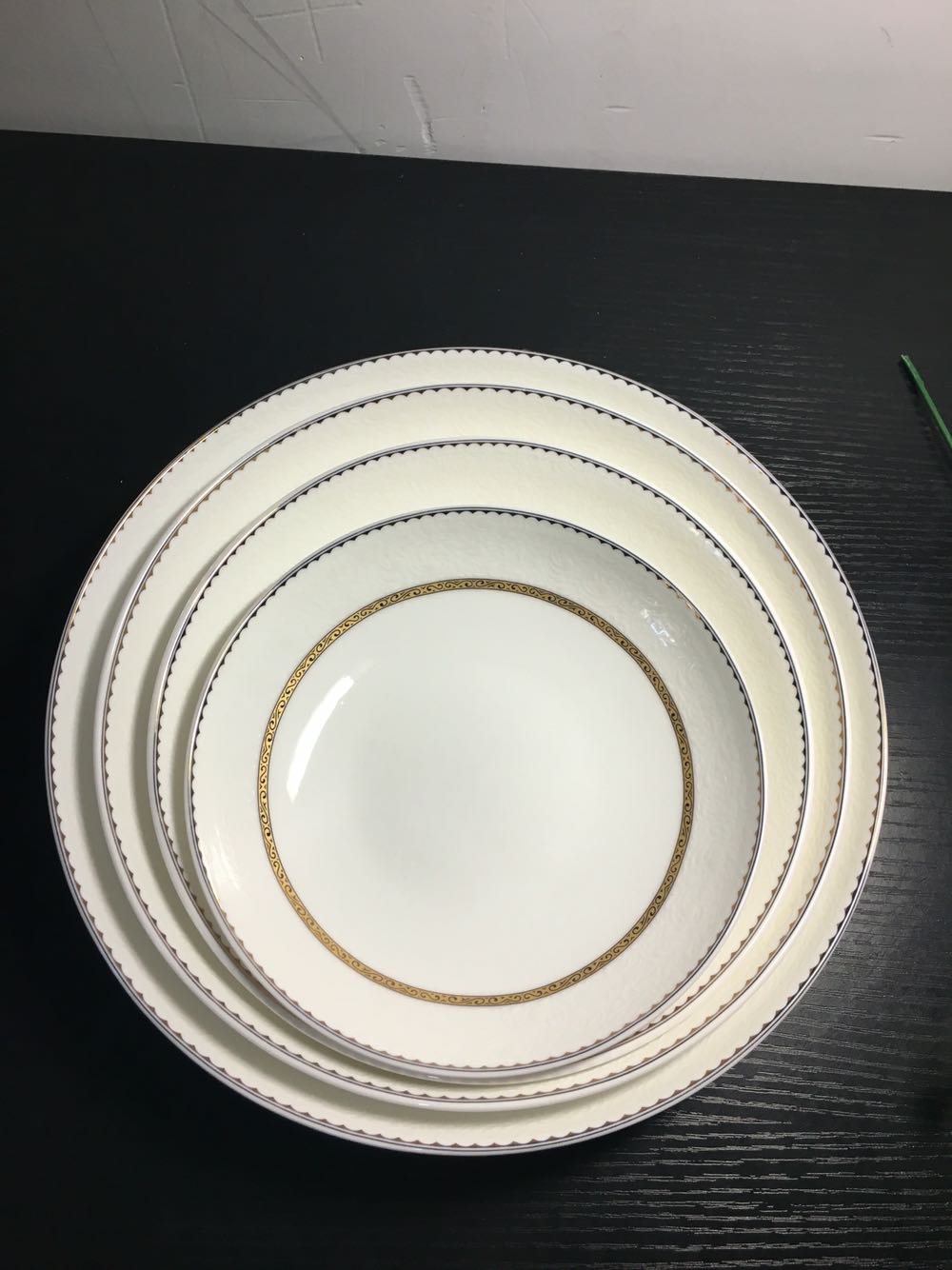 Tangshan Longchang bone china tableware loose parts white relief bone china plate Longchang first-class bone china hot dish