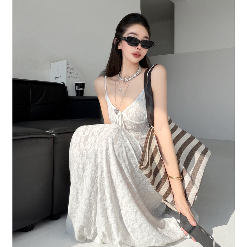 Rich and Elegant~ French Resort Style White Lace Camisole Dress for Women, V-Neck Long Dress with a Pure and Relaxed Vibe