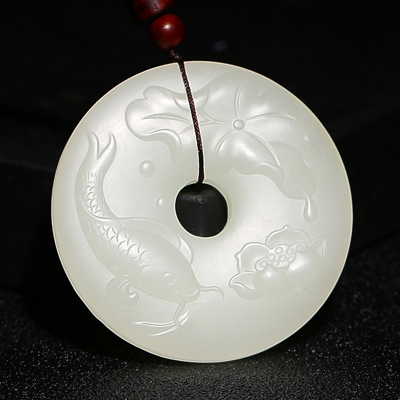 Beauty and fat moisturizing natural and field jade pendant for a long time, with Ping An buckle white jade pendant necklace carved jade jade pendant