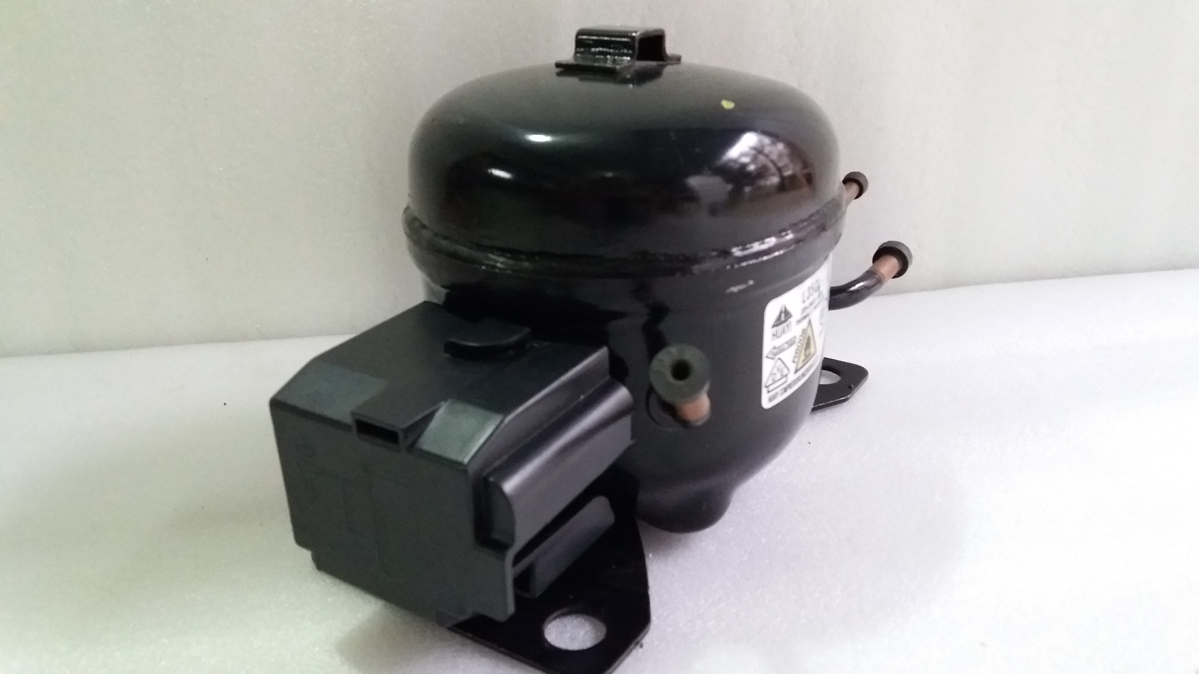 New refrigerator compressor Original Huayi compressor L35CL 220v