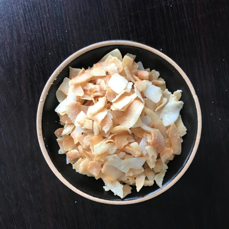 Indonesian coconut chip bulk 1 kg snack snack coconut chip coconut baked coconut baked raw material