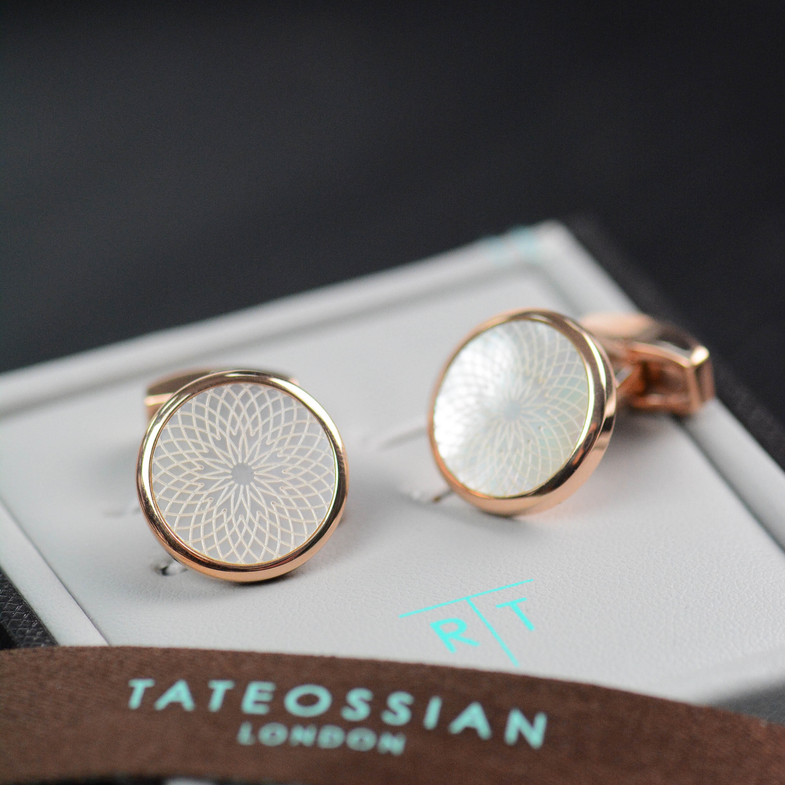 British Tateossian RT Rose Golden Sichuan Fritillary Cuff with Engraved Flowers Pearl Sleeve Nails Men's Gifts