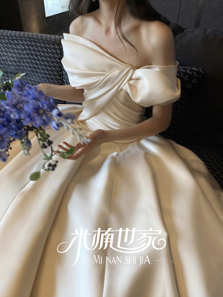 New word shoulder satin satin main wedding dress luxury big tail bow irregular original design Simple women