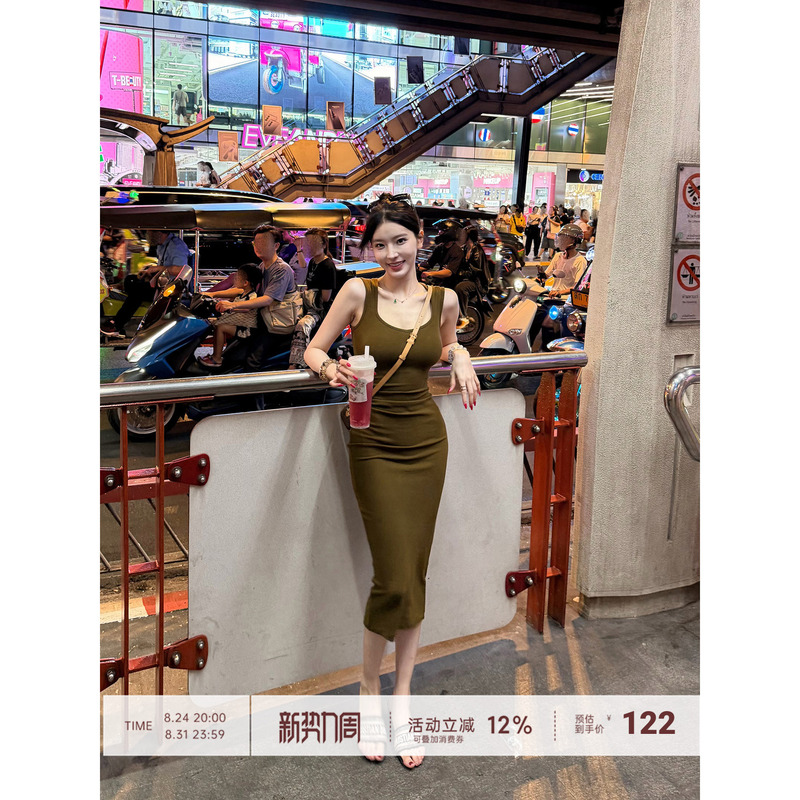 【Farte Shop】Tyrande Holiday Brightening Olive Green Wide Strap Ribbed Dress for Women Spring/Summer Long 【Farte Shop】Tyrande Holiday Brightening Olive Green Wide Strap Ribbed Dress for Women Spring/Summer Long