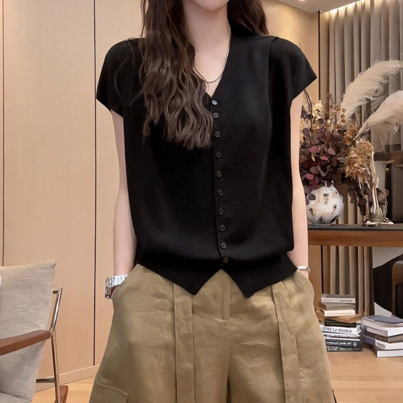 Relaxed and Stylish Black Knit Cardigan for Women, New Summer Style, Soft and Comfortable, Slimming V-Neck Short-Sleeved Top