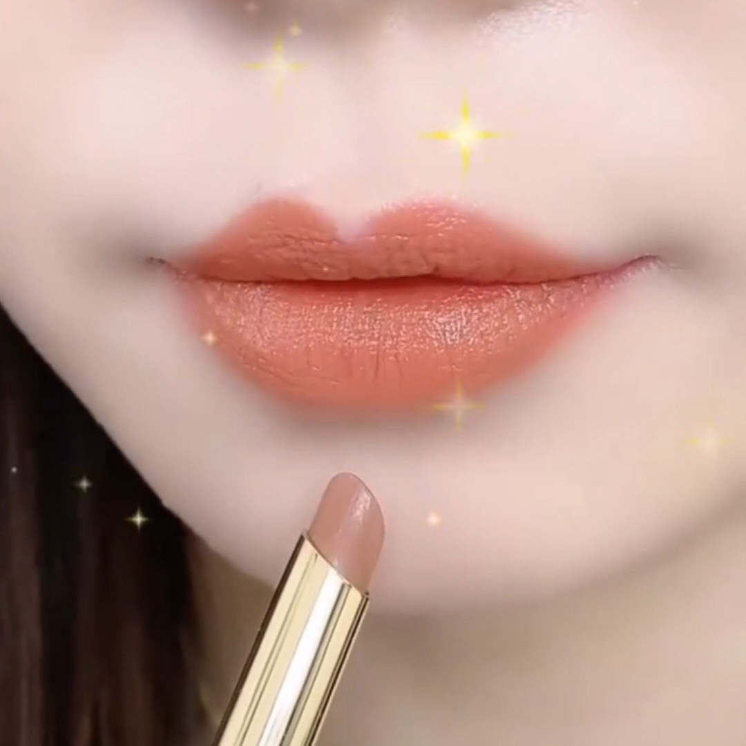 Li Jiaqi recommends lipstick big brands that do not fade and do not stick to a cup of cinnamon milk tea color lipstick that does not fade matte women