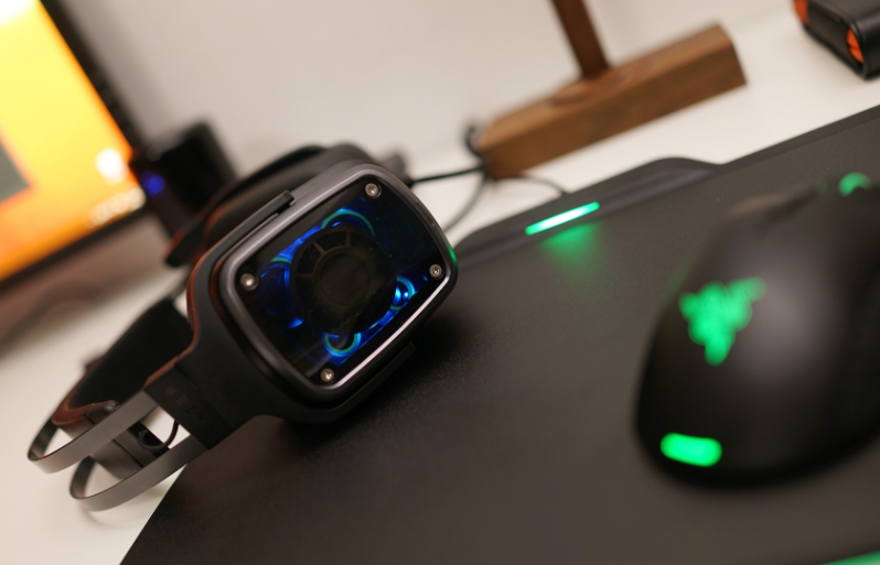 RAZER Razer Diam Demon 7.1V2 Игровая беспроводная карта звука наушники с Macaporphic Card Mathematology Card Sound Card