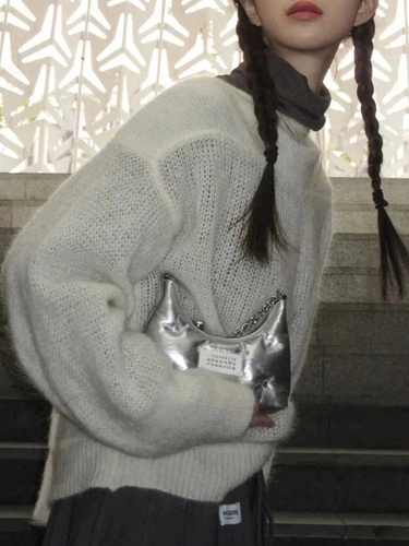 Небольшая дизайнерская серебряная сумка на одно плечо, коллекция 2023, изысканный стиль