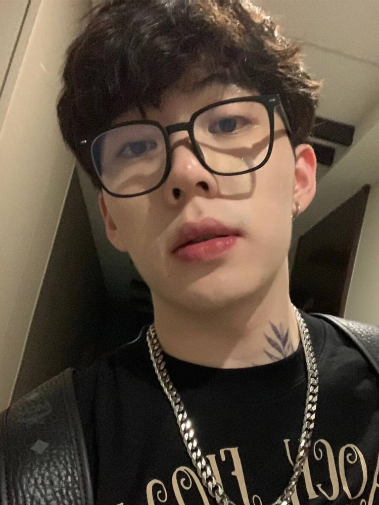 Black-Framed Glasses for Men, Suitable for Nearsightedness, Can Be Customized with Prescription, Make the Face Look Slimmer, Stylish and High-End, Blue Light Blocking, Square Frame Glasses for Men