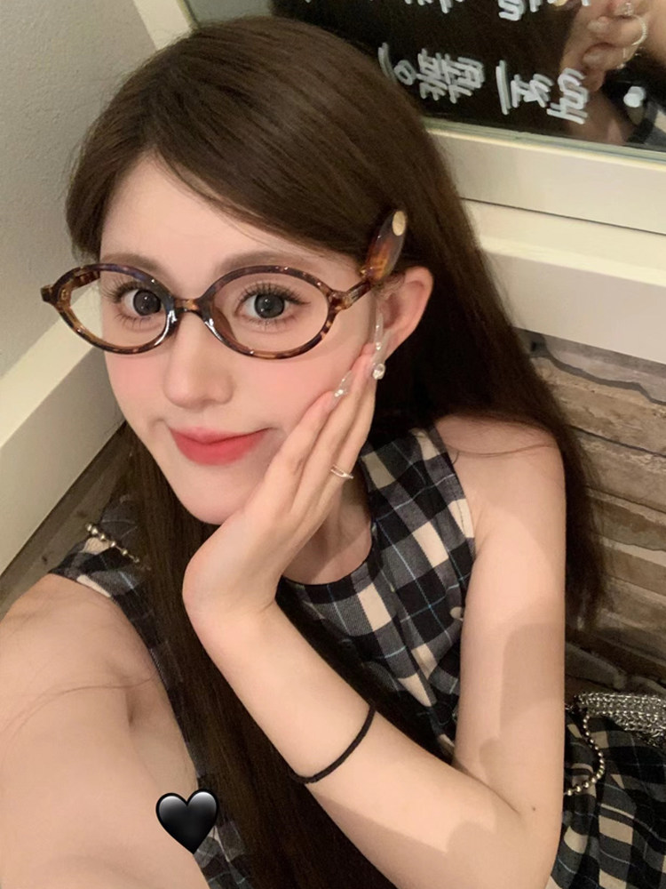 Zhang Yuanying's Nerd-Style Narrow-Frame Glasses, Retro Oval Leopard Print Small Frame Glasses for Women, Suitable for Prescription Lenses, Natural Look, Small Face