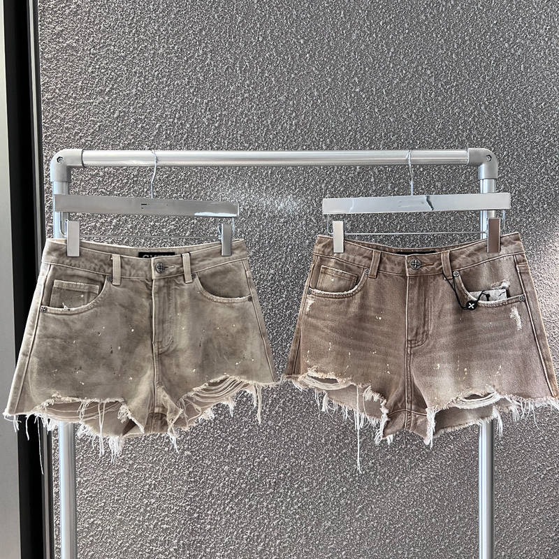 【Real Photos in Stock】Wild Continent Mid-Low Waist Distressed Vintage Ripped Denim Shorts for Women, Versatile Hot Pants